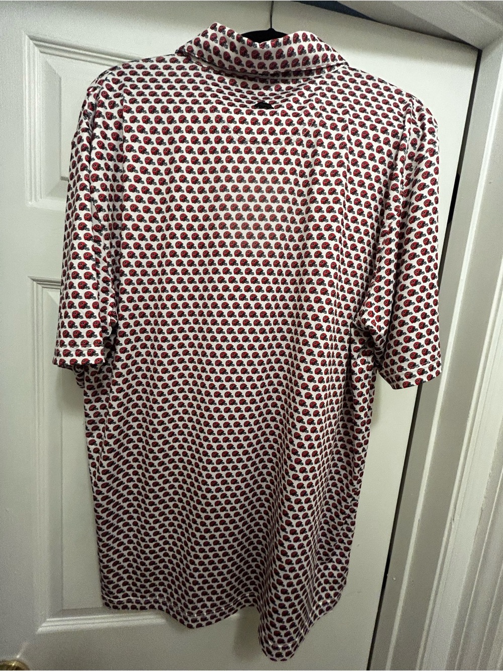 Men's Short-Sleeve Polo in Red Pattern on White - Picture 2 of 4
